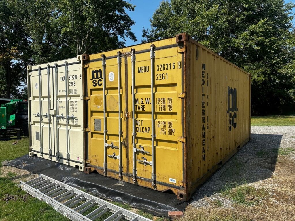 2nd Hand vs. new shipping container. Comparison of both types of units